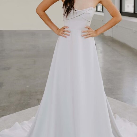 Tara LaTour - Pearl Wedding Dress - Picture 1 of 2
